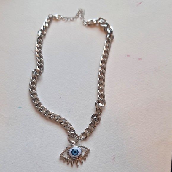 Jewelry - Silver Toned Eye Pendant Necklace Bnwot
